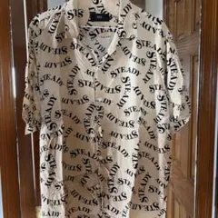 AZUL BY MOUSSY 総柄 半袖シャツ 英字ロゴ ベージュ Lサイズのサムネイル