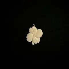 美品 クローバーのペンダント 2520