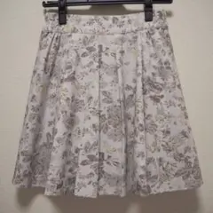 NICE CLAUP 花柄スカート 花柄フレアスカート グレー