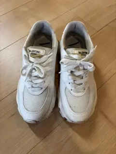 【値下げ】VALENTINO ホワイト スニーカー　レディースのサムネイル