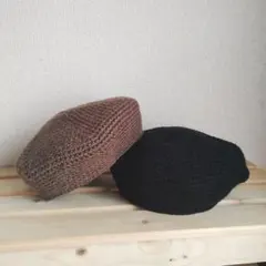 手編みのベレー帽　2点