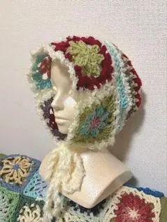 フラワーモチーフの手編みボンネット