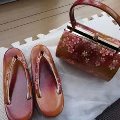 桜柄草履と赤いクラッチバッグセット