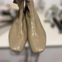 ベージュ ショートブーツ ヒール3cm