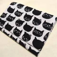ハンドメイド　診察券も入る　お薬手帳ケース　アニマル柄　猫　黒ネコ　ホワイトのサムネイル