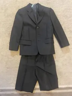 黒の120サイズスーツ（ジャケット・ショートパンツ）