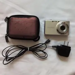 FUJIFILM FinePix J30 デジカメ 充電器 SD ケース付 - メルカリ