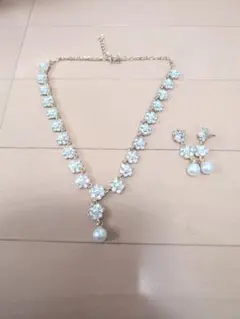 クリスタルパールネックレスとピアスセット