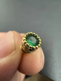 シルバー925 素材　グリーン　一粒ピアス　ゴールド