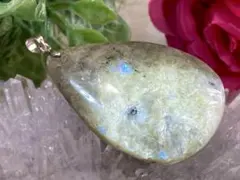 ハイヤーセルフの石✨　虹　ラブラドライト　ペンダントトップ　ドロップ　レッセンス