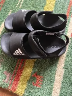 adidas ブラック サンダル ストラップ付き22㎝
