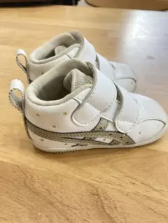 asicsファーストシューズ