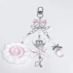 ビーズキーホルダー なると巻き いちご ピンク y2k 韓国 コレクトブック