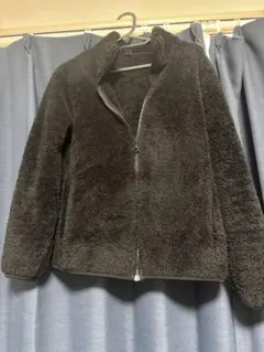 黒いフリースジャケット ジップアップ