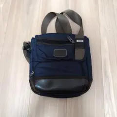TUMI ショルダーバッグ ネイビーのサムネイル