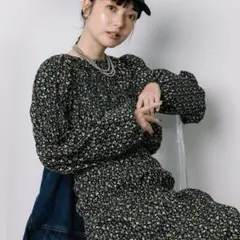 フリークスストア　花柄　シャーリングトップス　ブラウス　新品タグ付き