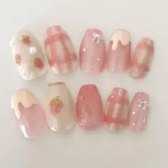ネイルチップ　いちごネイル