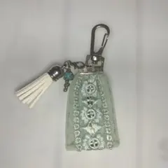 水色インド刺繍リボンチャーム　レザータッセルとビーズアクセサリー付き