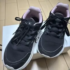 adidas ブラック ピンク スニーカー