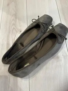 グレー スエード調 リボン付き フラットシューズ