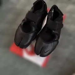 NIKEエアリフト ブラック　スニーカー 23