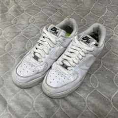 NIKE AIR FORCE 1 DC9486−101
