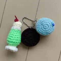 かぎ編み　キーホルダー　クリームソーダ　マカロン　クッキー