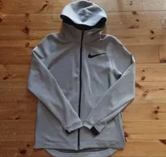Nike フード付きパーカー グレー　swagのサムネイル