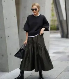 ELLIE ボリュームスリーブスウェット エリー スウェット トレーナー　黒 ELLIE ボリュームスリーブスウェット エリー スウェット トレーナー 黒