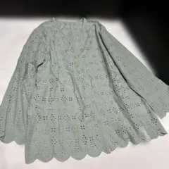 美品scrollスクロール長袖レースカットソーMブラウス　シャツ　ライトグリーンのサムネイル