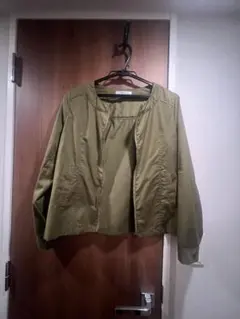 レディース　ジャケット　カーキ色