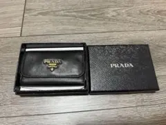 PRADA ブラックレザーキーケース