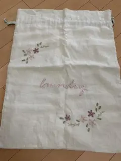 ローラアシュレイ  ランドリー巾着　リネン　りぼん刺繍
