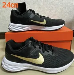 ②新品ナイキNIKE☆レボリューション24㎝ブラック/メタリックゴールド002