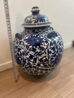 青と白の花柄の陶器の壺 中国伝統 - メルカリ