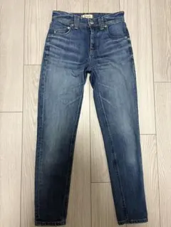 YANUK スリムテーパードデニムパンツ