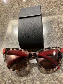 2026年最新】prada サングラス キャットアイの人気アイテム - メルカリ