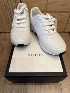 ［新品未使用品］GUCCI ホワイト レザースニーカー23cmのサムネイル