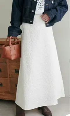 ▼値下げ【未使用】discoat エンボスフレアスカート