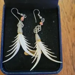 羽根デザインのピアス