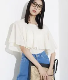 極美品 qualite 25SS シャイニーフレアニット アイボリー シアーのサムネイル