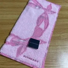 Burberry タオルハンカチ ピンク