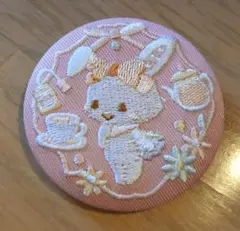 サンリオキャラクターズ 刺繍缶バッジ ビスケット3 ウィッシュミーメルのサムネイル