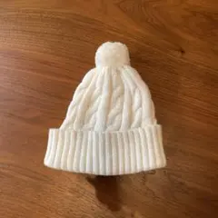 ホワイト ケーブル編み ニット帽子 ポンポン付き　42-46cm