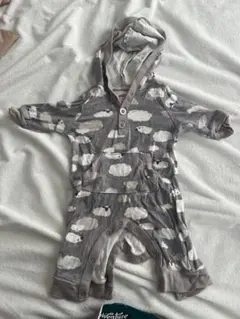 OLD NAVY 雲柄ロンパース 0-3Mのサムネイル