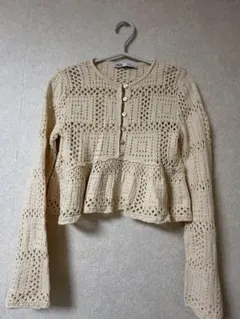 ベージュ レース編み クロップドカーディガン　ZARA