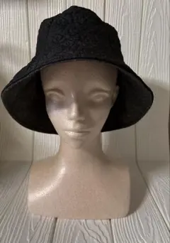 黒いキルティングバケットハット