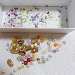 カラフルビーズと装飾パーツセット