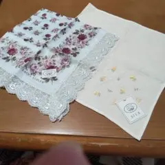 LAURA ASHLEYハンカチ　2枚