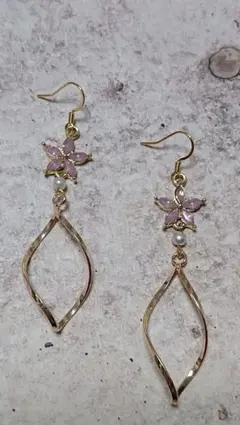 花ピンクピアス